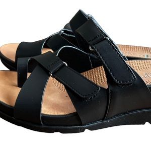 Women’s size 10 Baretraps sandals- black - new in box